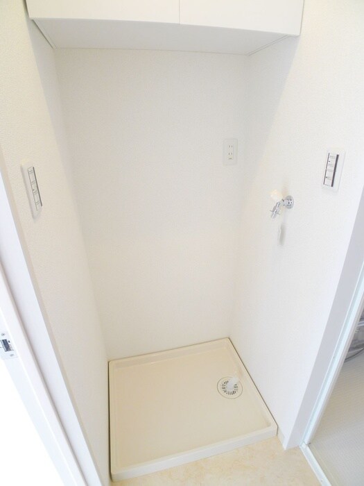 物件内観写真8　(洗濯機置場)