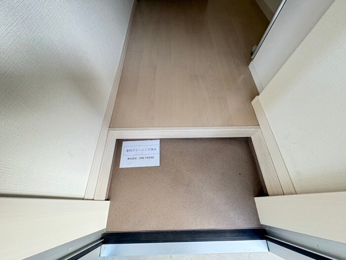 物件内観写真16　(玄関)