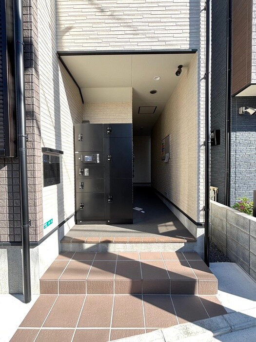 物件外観写真3　(エントランス部分)