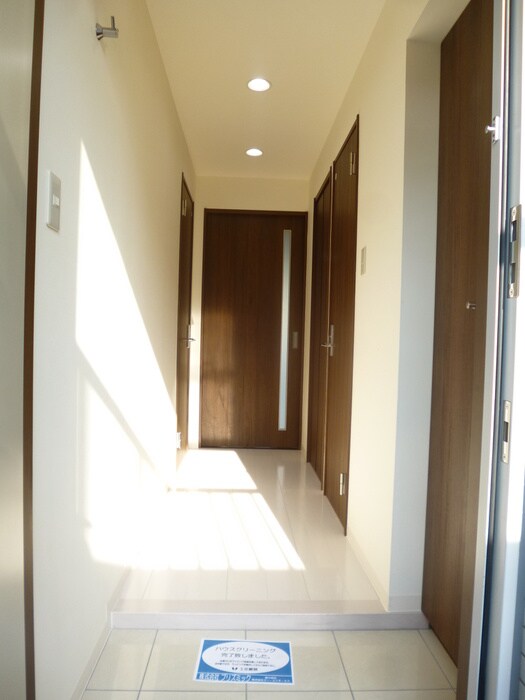 物件内観写真7　(玄関)