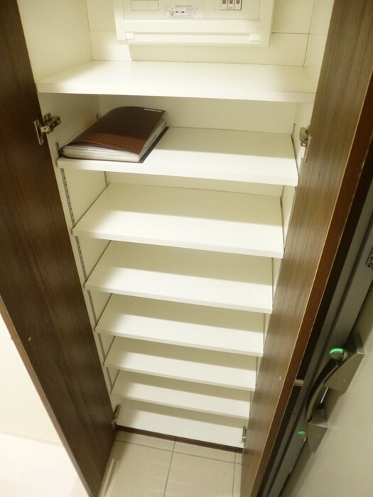 物件内観写真8　(靴箱)