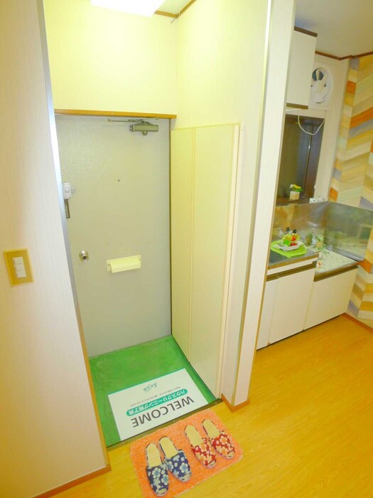 物件内観写真16　(玄関)