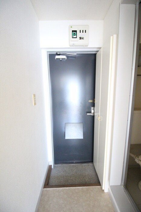 物件内観写真7　(玄関)
