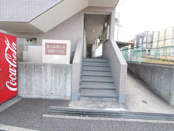 物件外観写真3　(エントランス部分)