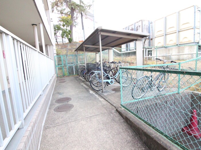 物件外観写真4　(駐輪場)