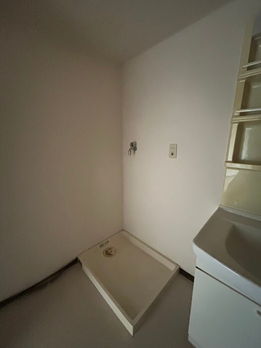 物件内観写真13　(洗濯機置場)