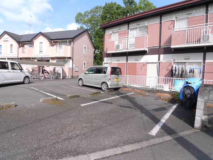物件外観写真4　(駐車場)