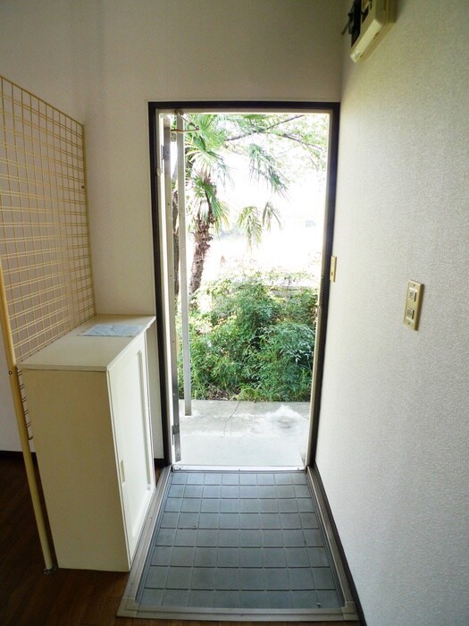 物件内観写真12　(玄関)