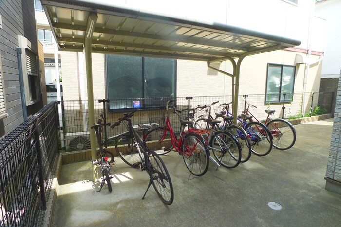 物件外観写真4　(駐輪場)