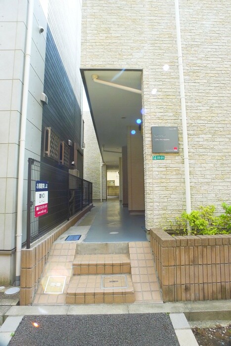 物件外観写真5　(エントランス部分)