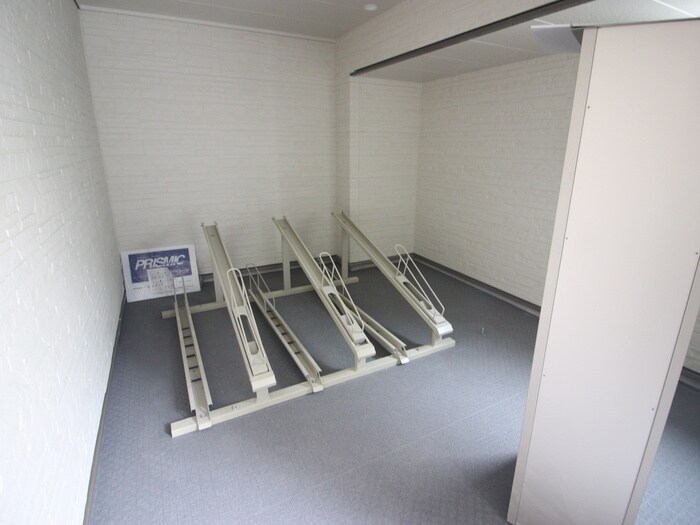 物件外観写真3　(駐輪場)