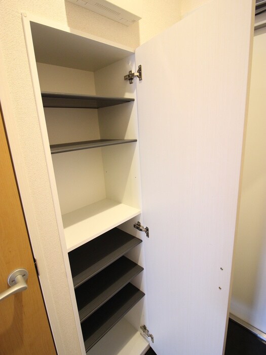 物件内観写真12　(収納)