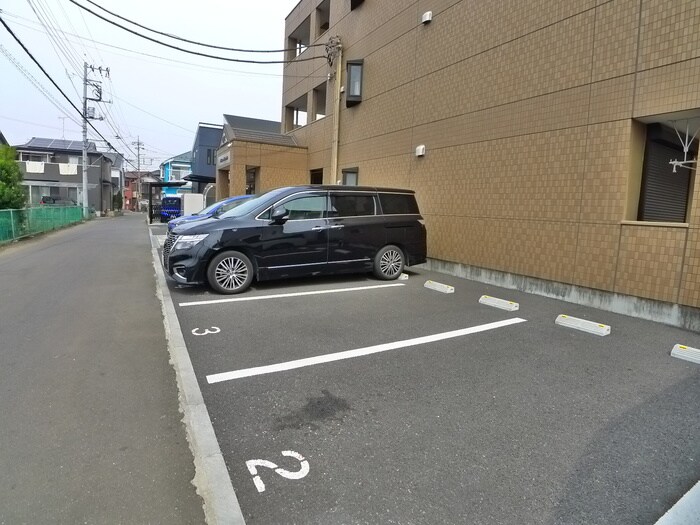 物件外観写真5　(駐車場)