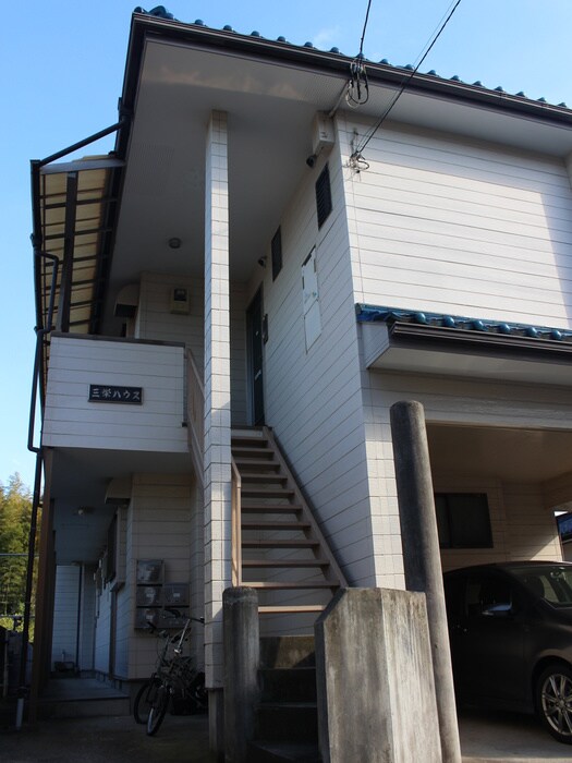 物件外観写真3　(エントランス部分)