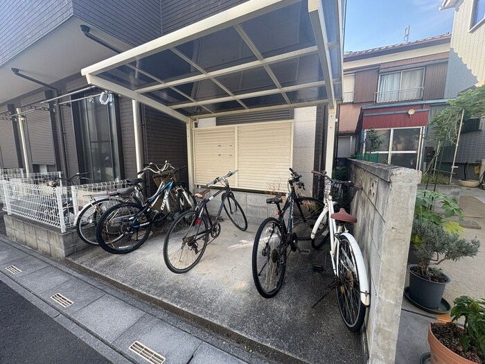 物件外観写真3　(駐輪場)