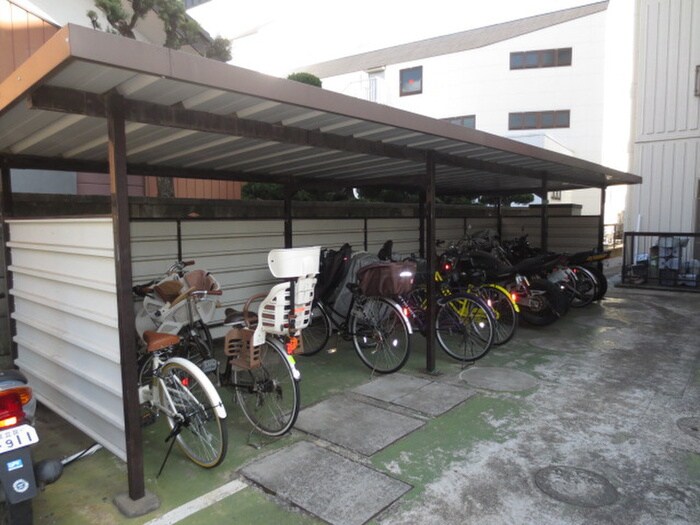 物件外観写真5　(駐輪場)