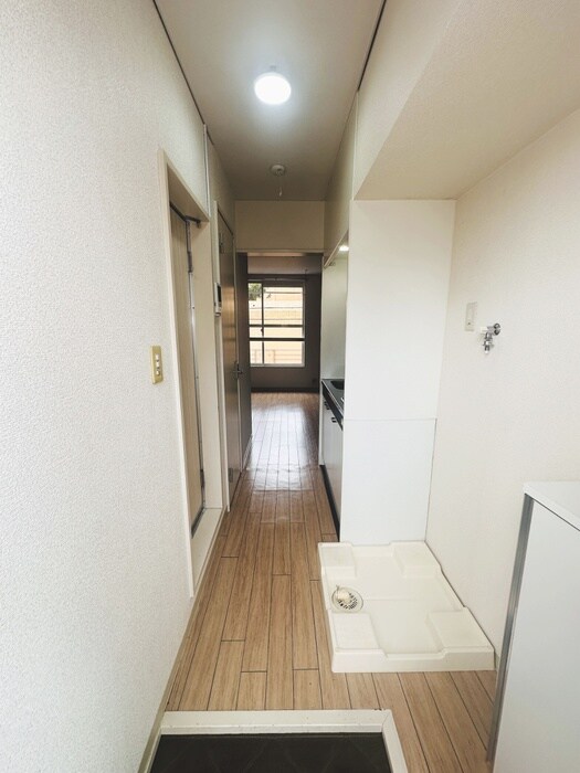 物件内観写真16　(玄関)