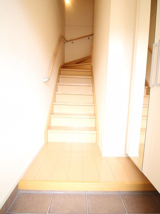 物件内観写真7　(玄関)