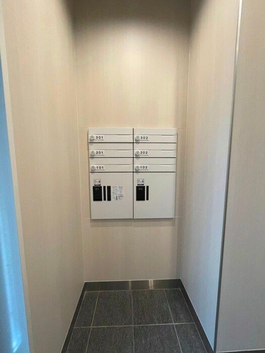 物件外観写真5　(エントランス部分)