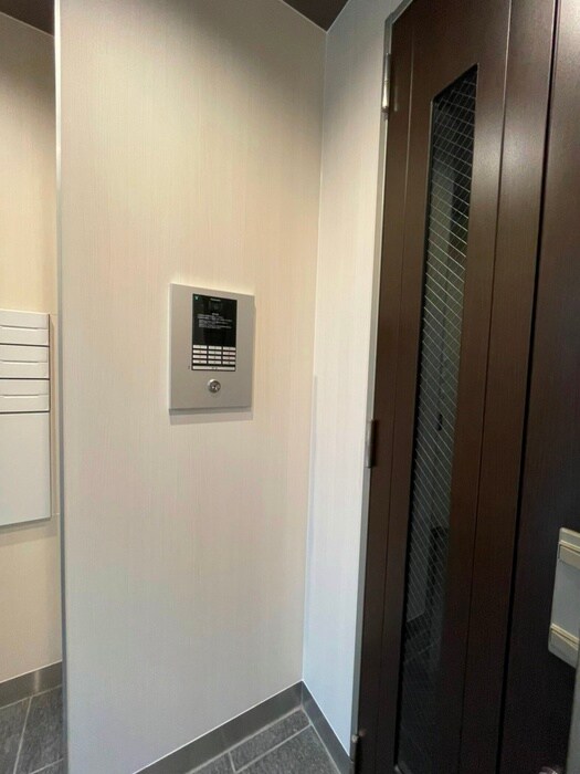 物件外観写真6　(エントランス部分)