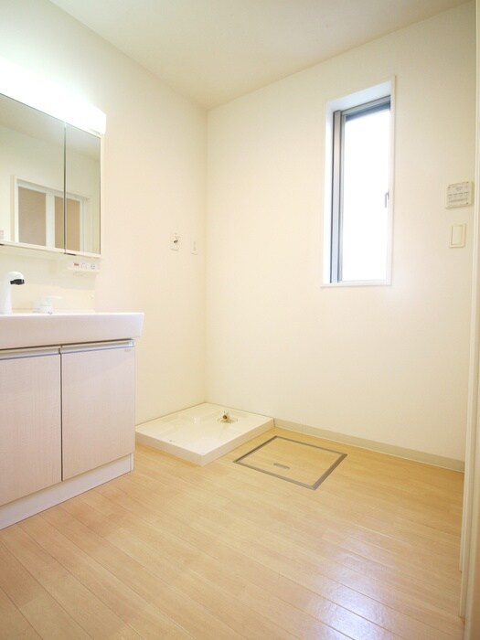 物件内観写真14　(洗濯機置場)