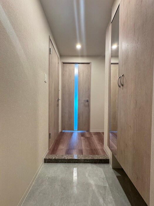 物件内観写真13　(玄関)