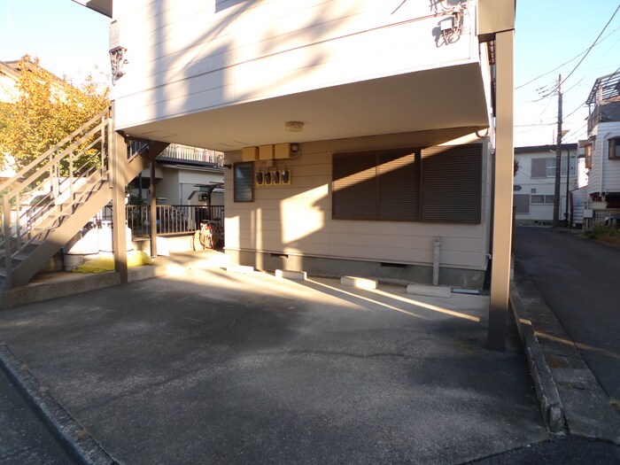 物件外観写真2　(駐車場)