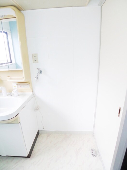物件内観写真12　(洗濯機置場)