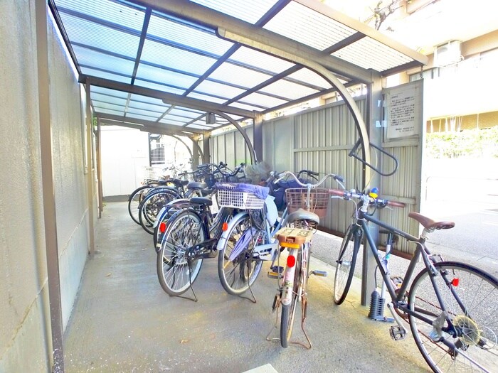 物件外観写真4　(駐輪場)