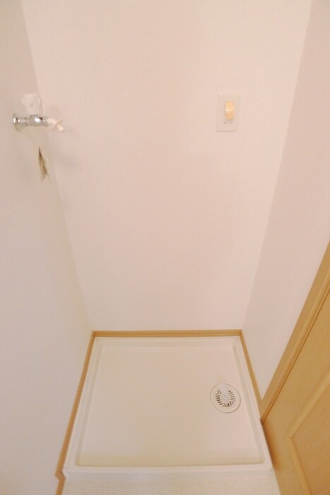 物件内観写真13　(洗濯機置場)