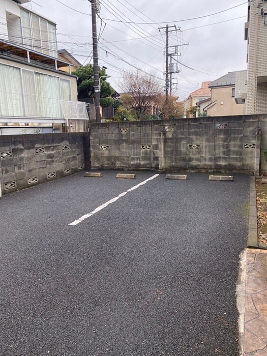 物件外観写真4　(駐車場)