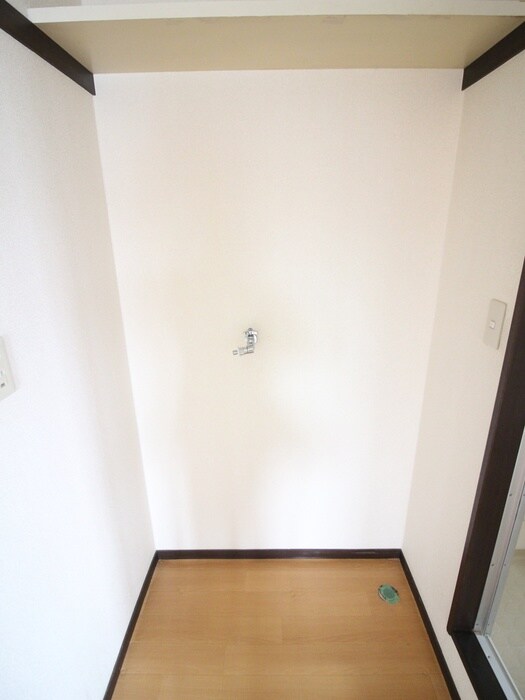 物件内観写真16　(洗濯機置場)