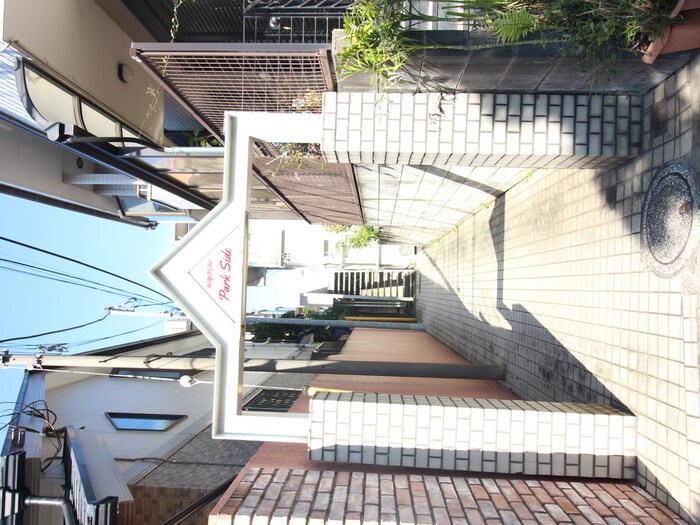 物件外観写真5　(エントランス部分)