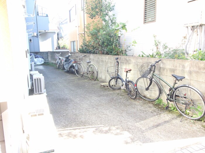 物件外観写真6　(駐輪場)