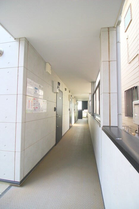 物件外観写真6　(エントランス部分)