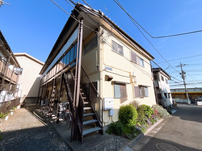 物件外観写真1　(エントランス部分)