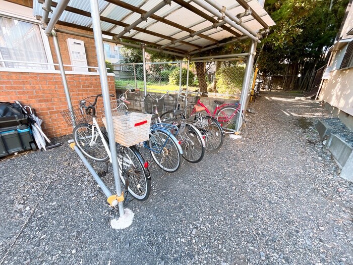 物件外観写真5　(駐輪場)