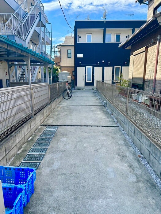 物件外観写真3　(エントランス部分)