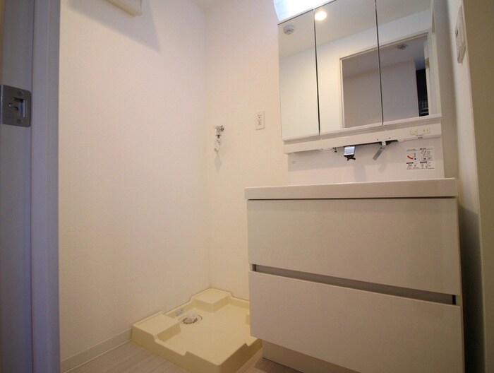 物件内観写真13　(洗濯機置場)