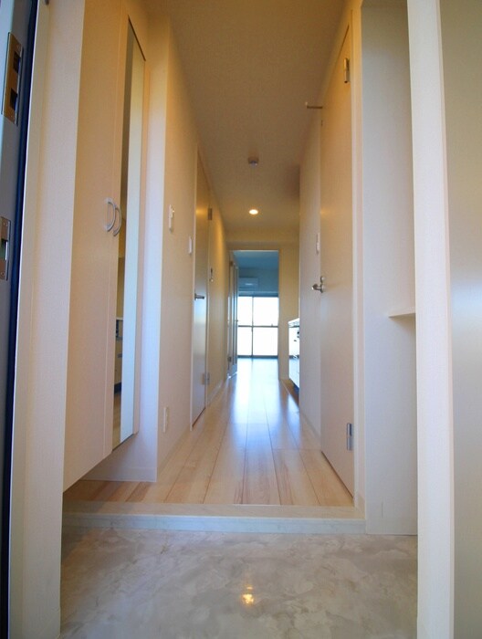 物件内観写真16　(玄関)