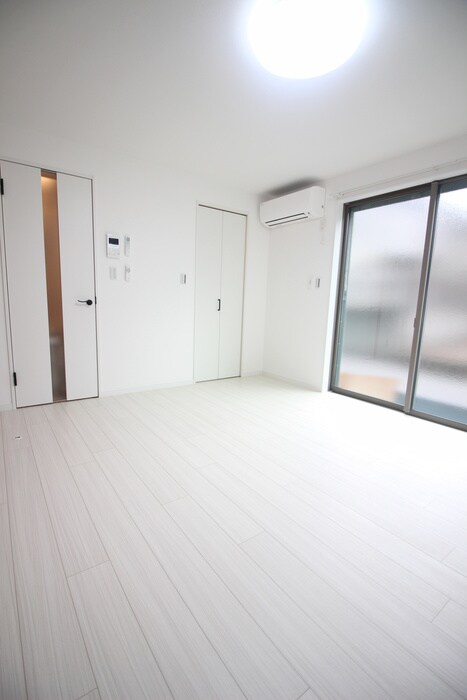 物件内観写真8　(室内からの展望)