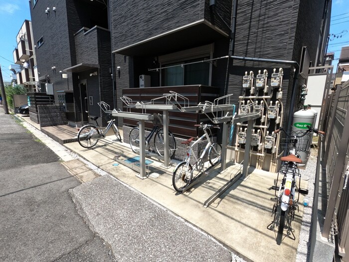 物件外観写真3　(駐輪場)