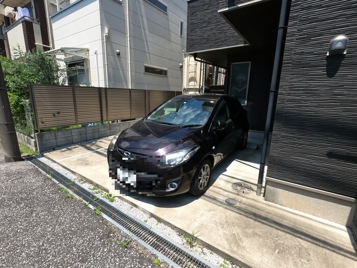 物件外観写真4　(駐車場)