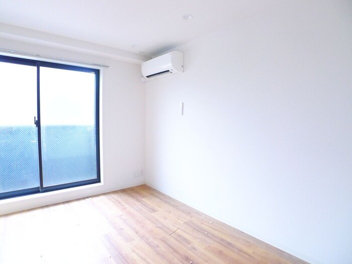 物件内観写真8　(室内からの展望)