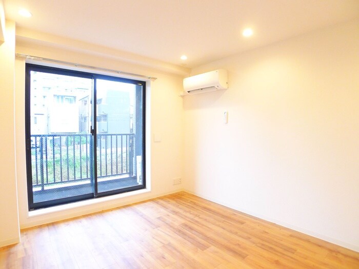 物件内観写真8　(室内からの展望)