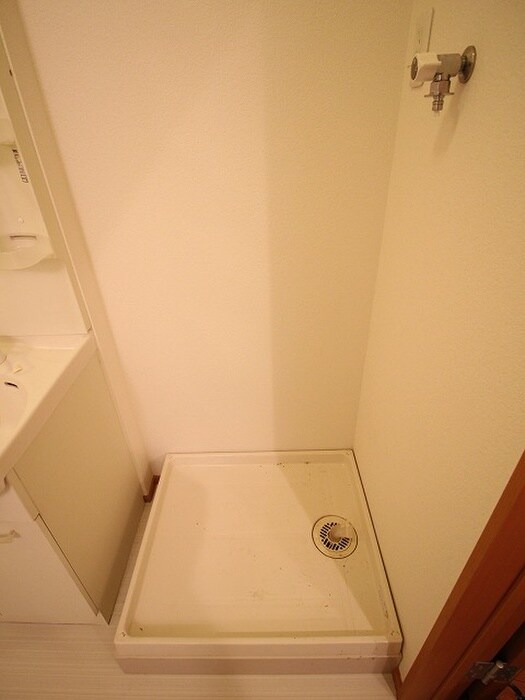 物件内観写真11　(洗濯機置場)