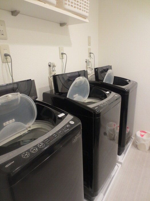 物件内観写真16　(洗濯機置場)
