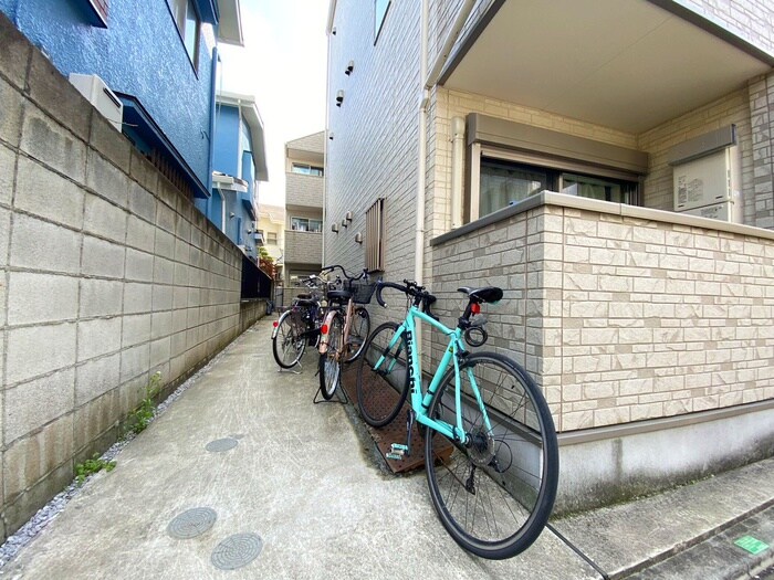 物件外観写真4　(駐輪場)