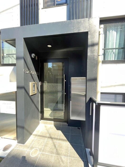 物件外観写真3　(エントランス部分)