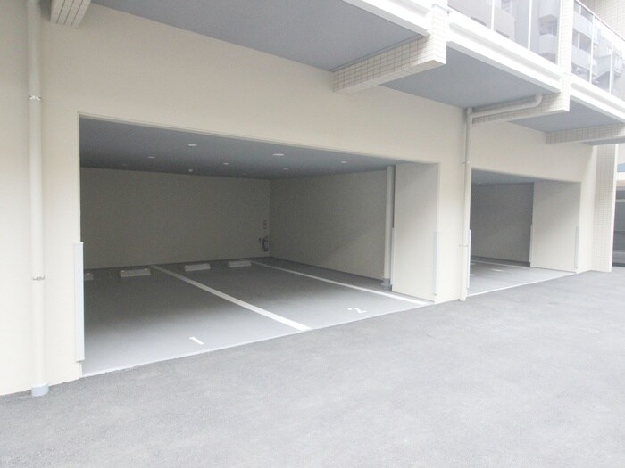 物件外観写真4　(駐車場)